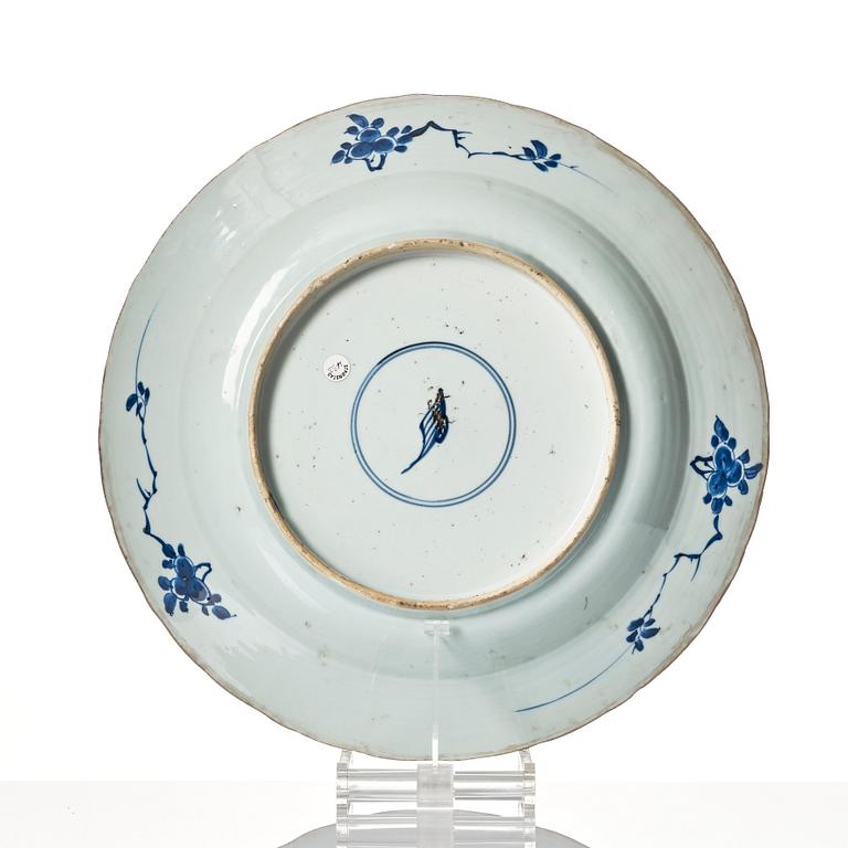 A blue and white dish, Qing dynasty, Kangxi (1662-1722).