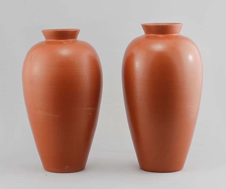 GOLVURNOR, 2 st, lergods, Ekeby, 1900-tal.