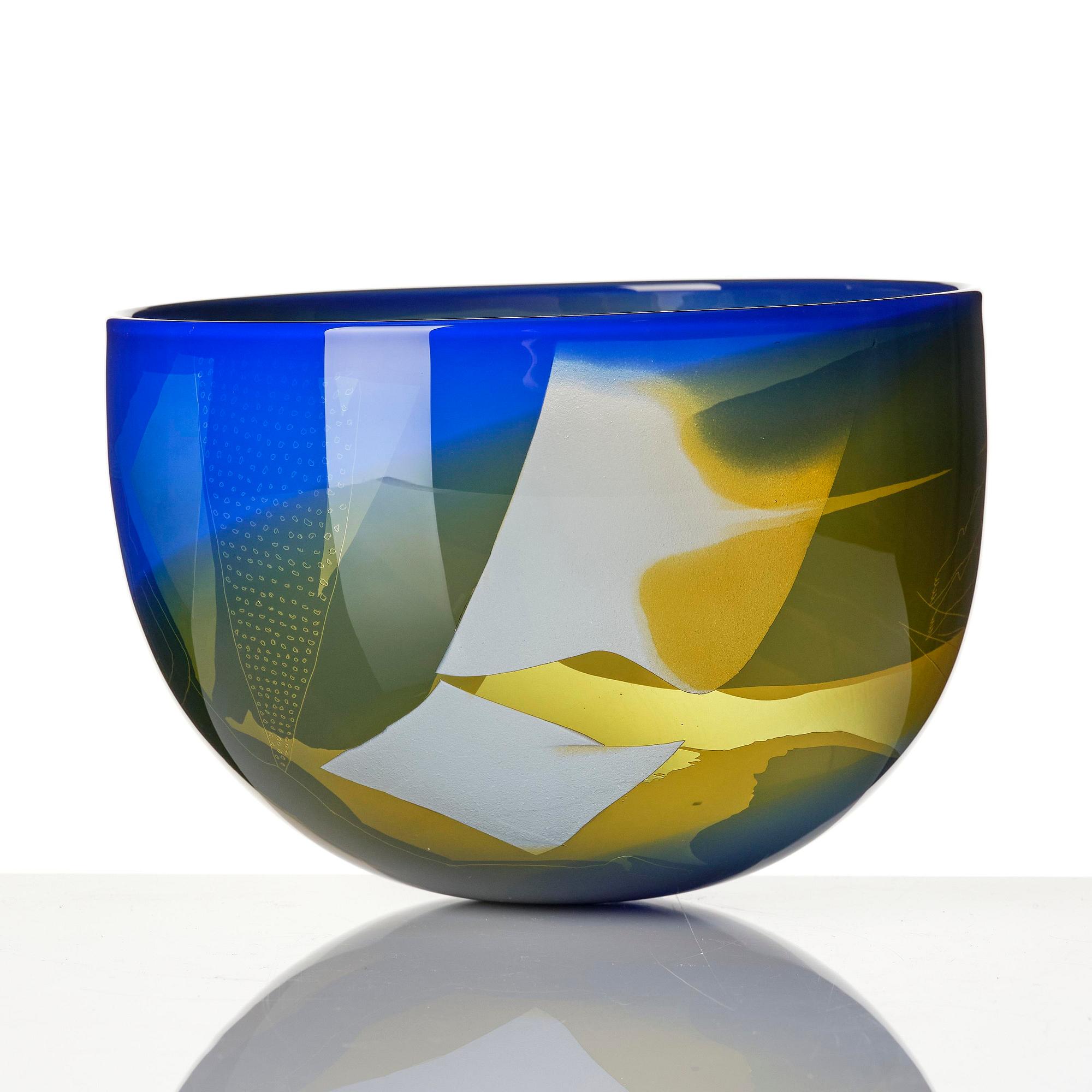 Ann Wolff, a glass bowl, Stenhytta Glass Studio, Transjö, glassblower Wilke Adolfsson.