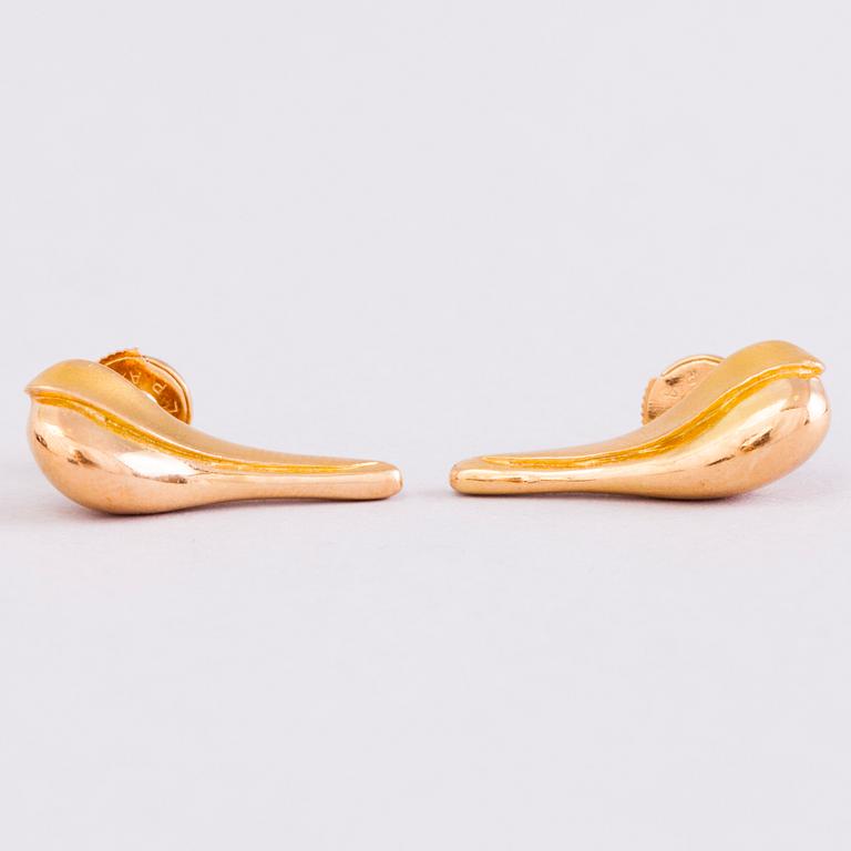 A pair of 18K gold earrings by Poul Havgaard for Lapponia 1990.