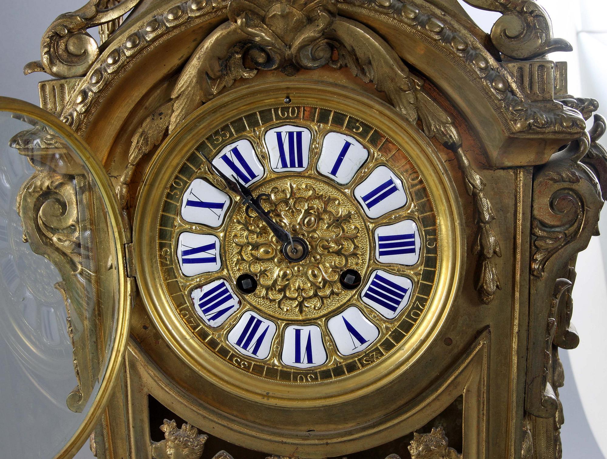 BORDSPENDYL, Louis XVI-stil. 1800-talets slut, Paris.