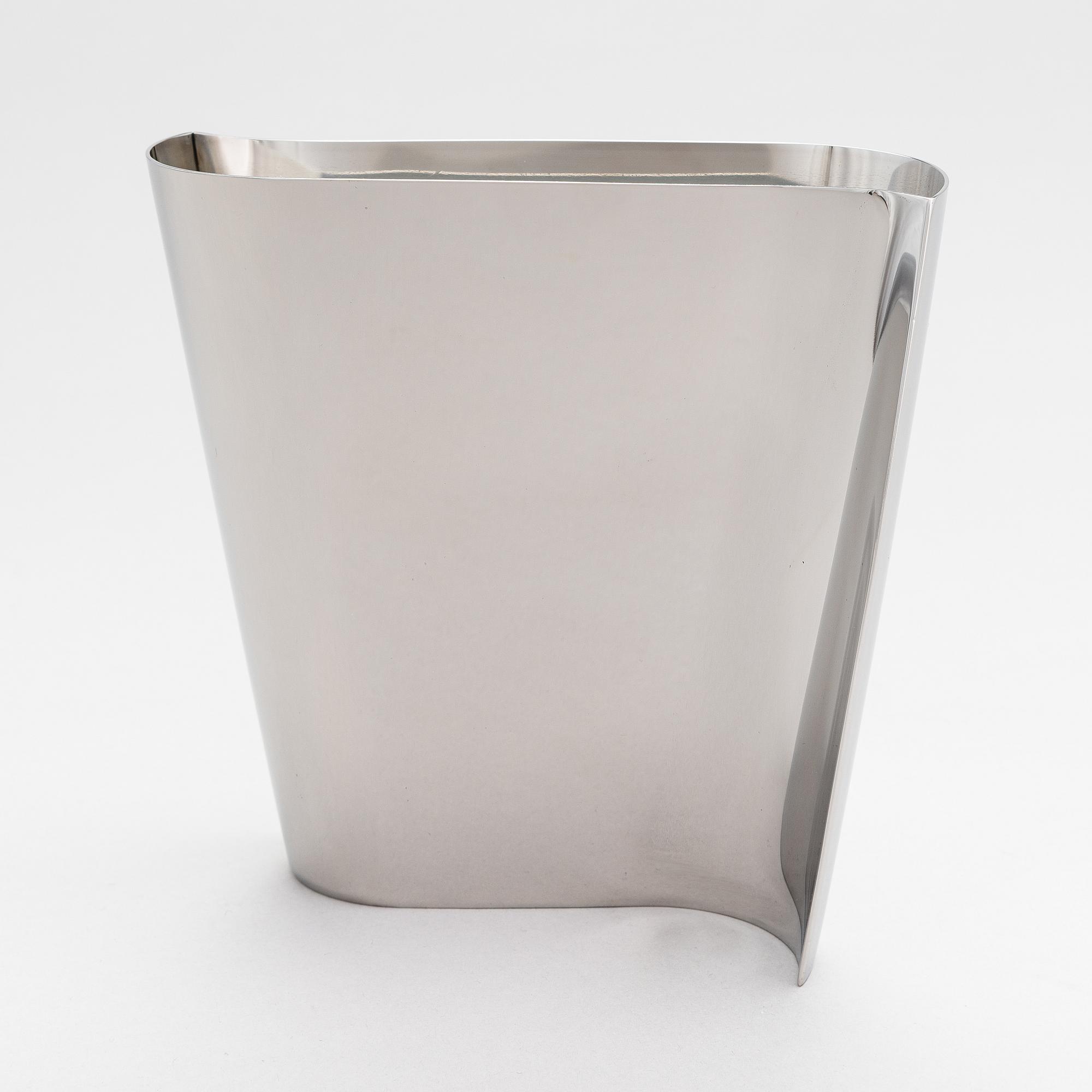 Pekka Piekäinen, A stainless steel vase "Finlandia". Nikama Design, Oulu.