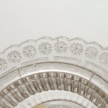 UPPSATSSKÅL, SMÖRASK och 2 NÅLFAT, pressglas, sekelskiftet 1800/1900.