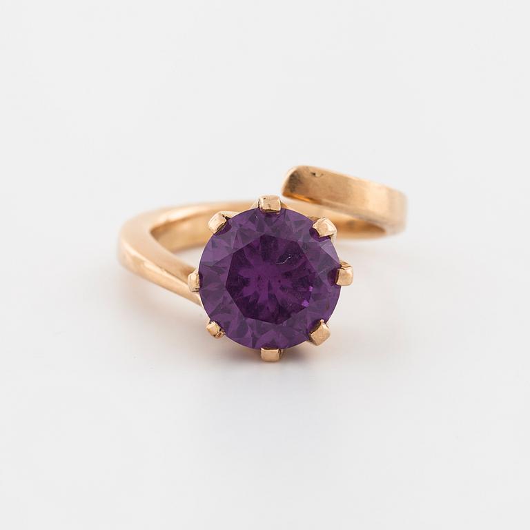 A synthetic color change sapphire ring.