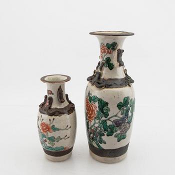 A set of two Chinese porcelain vases 20th century.