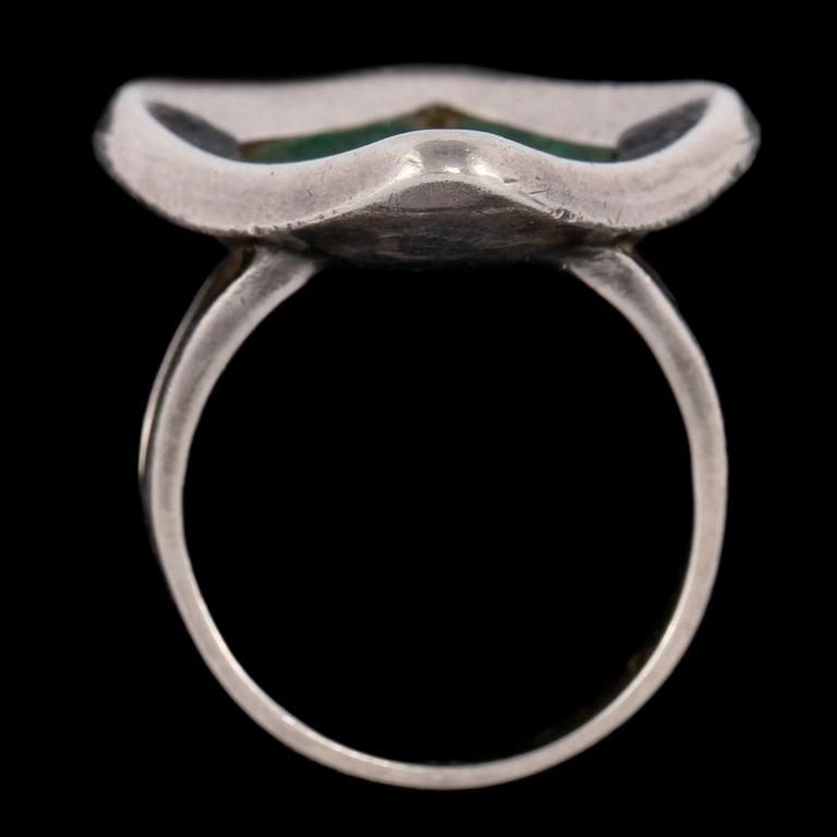 RING, silver samt troligtvis moldavit, Ray Urban, Stockholm, 1955. Vikt 10 g.