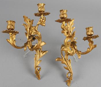 VÄGGAPPLIQUER, ett par, för två ljus. 1900-talets första hälft.