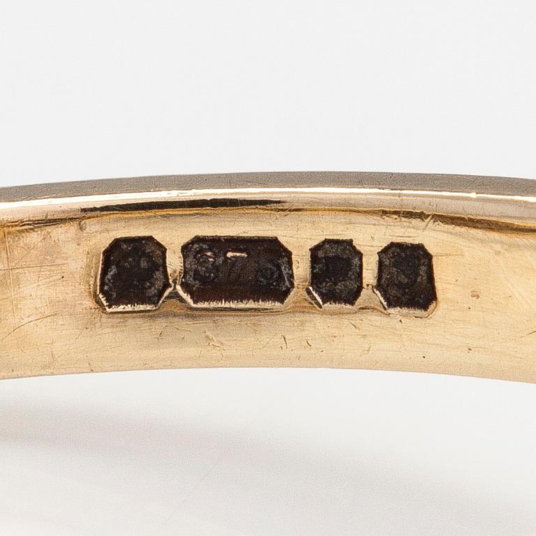 Ring, 9K guld, odlad pärla och diamanter ca 0.035 ct totalt. Storbritannien.