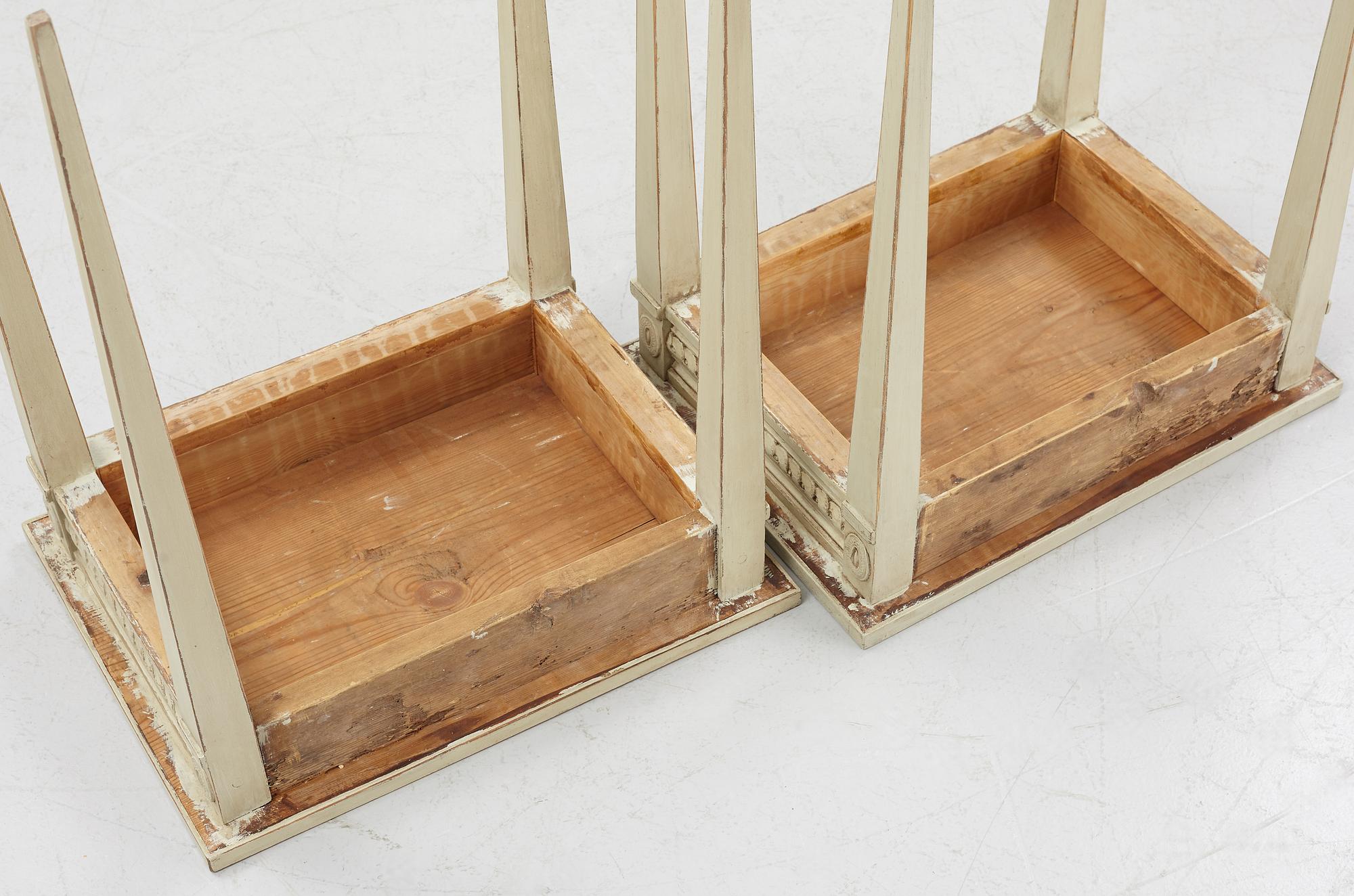 Sidobord, ett par, sengustaviansk stil, tidigt 1900-tal.