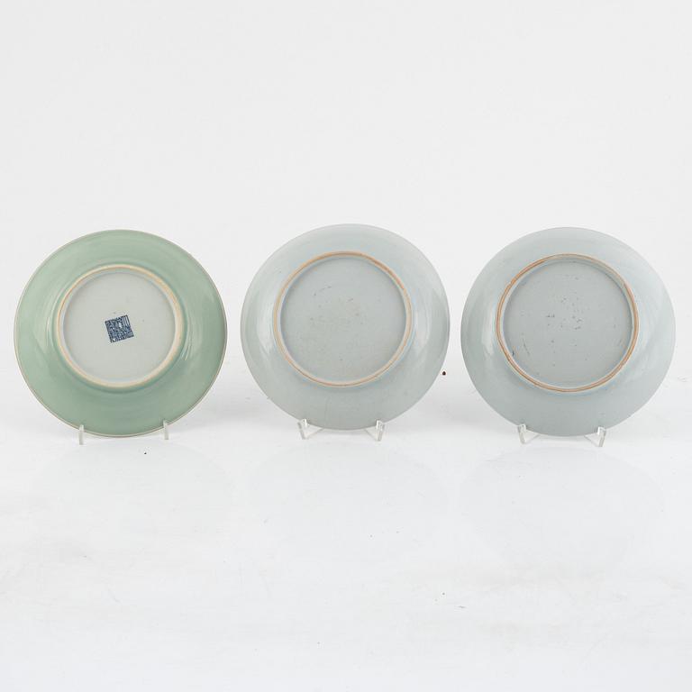 A set of three famille rose dishes, Qing dynasty, 19th Century.