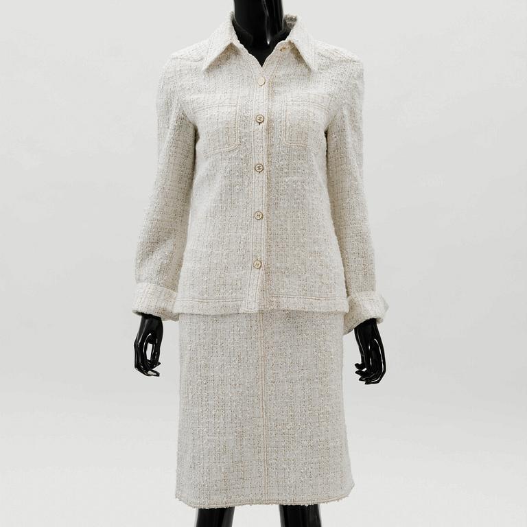 WOMENS TWO PIECE SUIT.