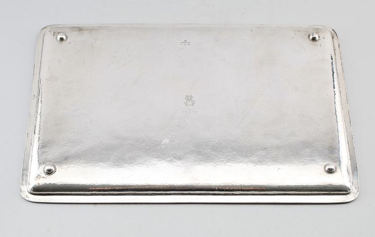 BRICKA, silver, K Anderson, Stockholm 1918. Vikt ca 1760 gram.