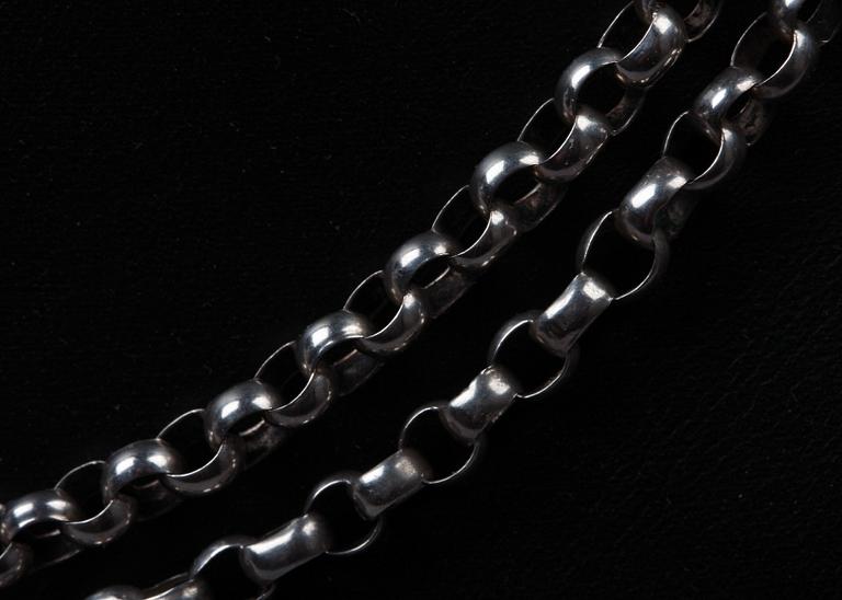 HALSBAND samt RINGAR, 3 st, silver, bl a Nils Erik From och Lapponia, 1900-tal. Tot ca 60 g.