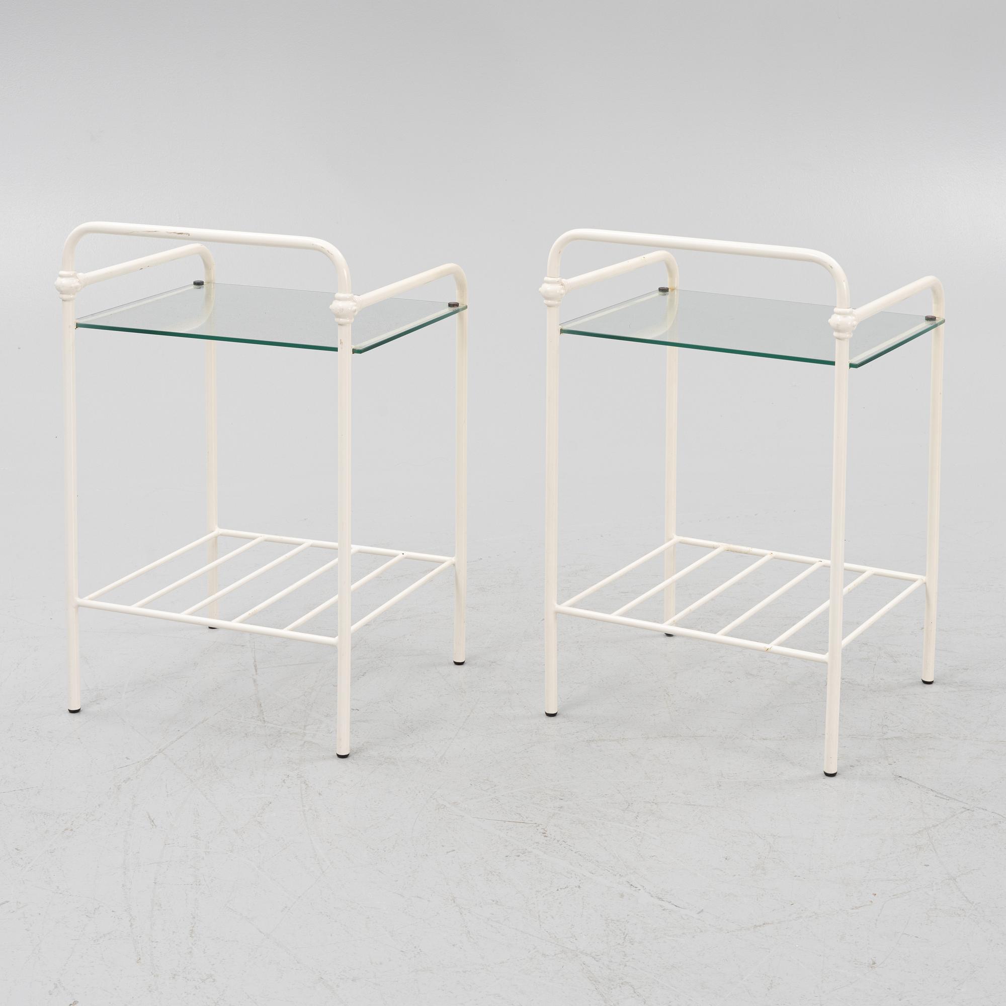 Sängramar och sängbord, ett par, 1900-talets andra hälft.