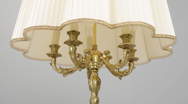 GOLVLAMPA, omkring 1900-talets mitt.