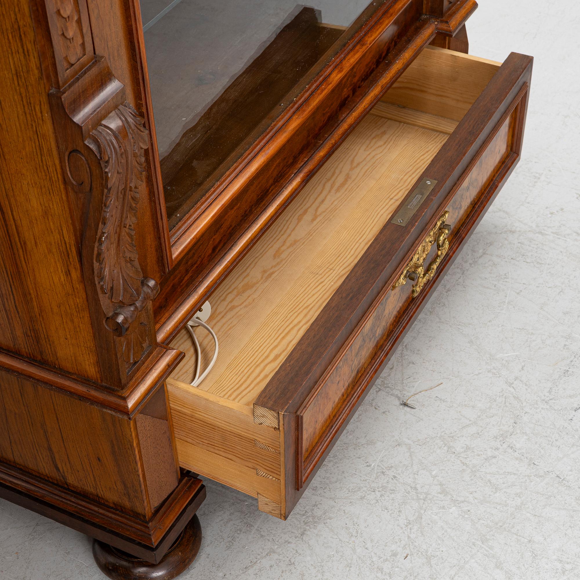 A pair of book cases, circa 1900.
