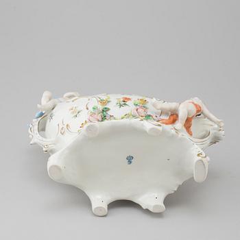 A SITZENDORF PORCELAIN BOWL, mid 20th century.