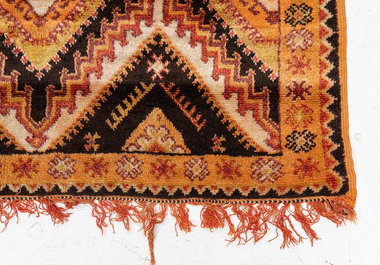 Carpet, North Africa, approx. 295 x 140 cm.