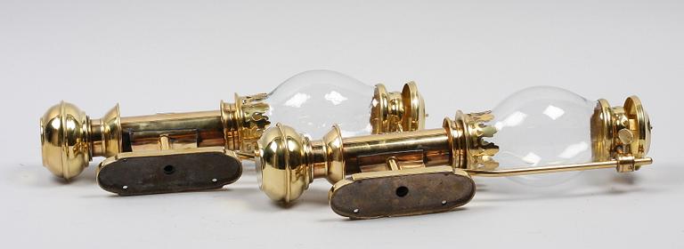 VÄGGBELYSNING, ett par, "fotogenlampor", metall/glas.