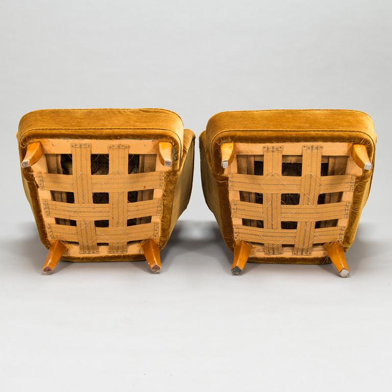 Ilmari Lappalainen, A pair of mid-20th-century 'Laila' armchairs for Asko, Finland.