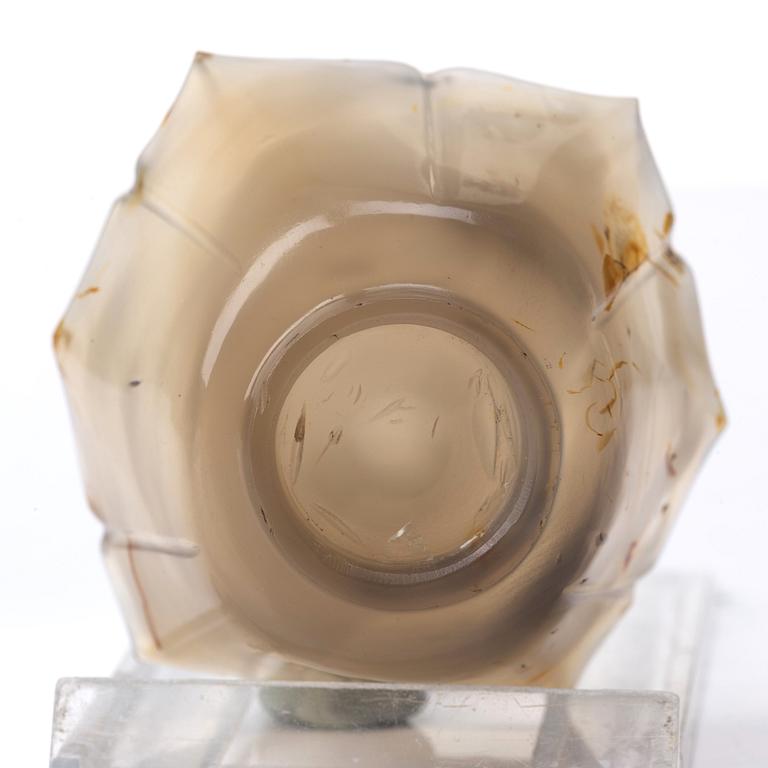 Two agathe cups and a censer with cover, Qing dynasty.