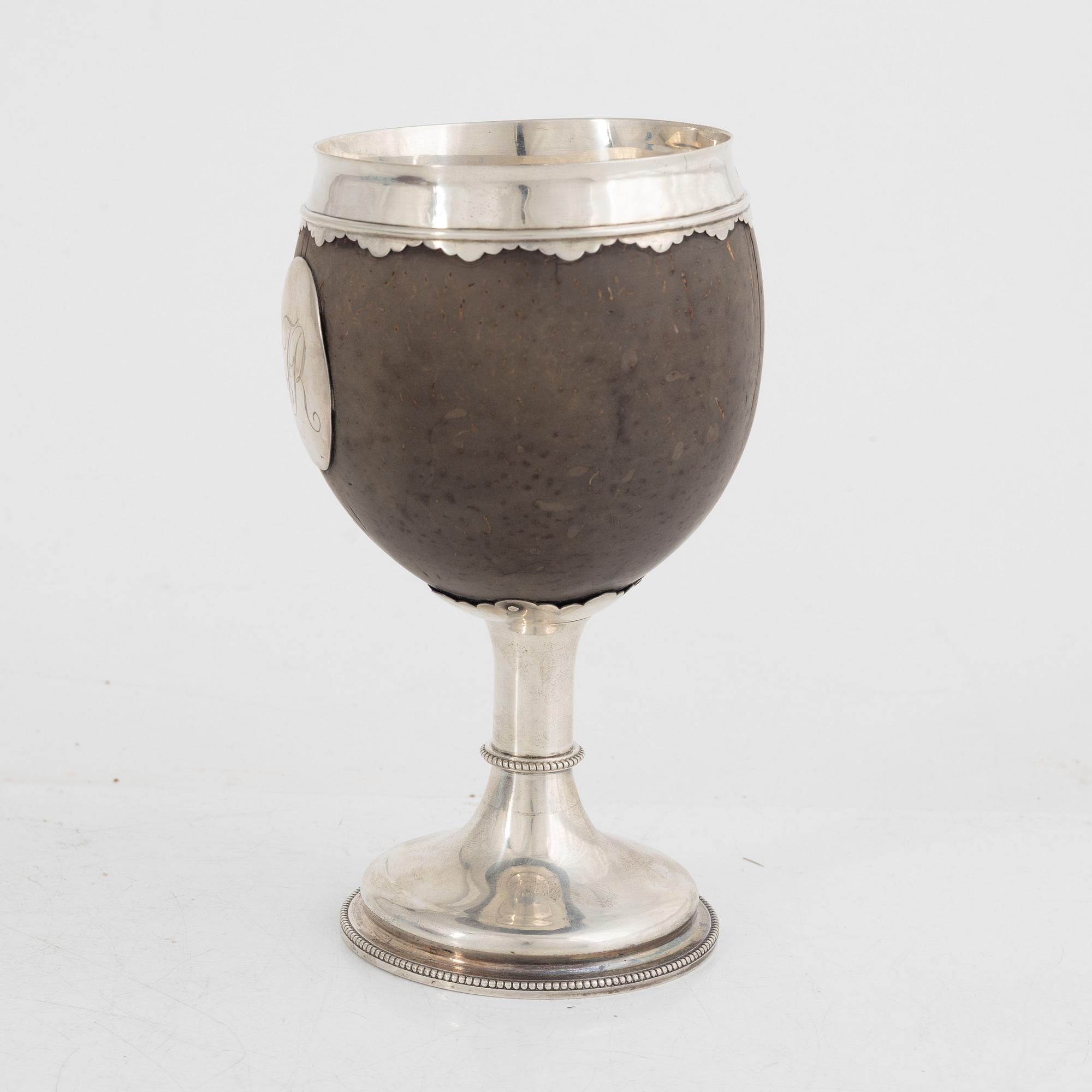 Pokal, silver och kokosnöt, oidentifierade stämplar, 1800-tal.