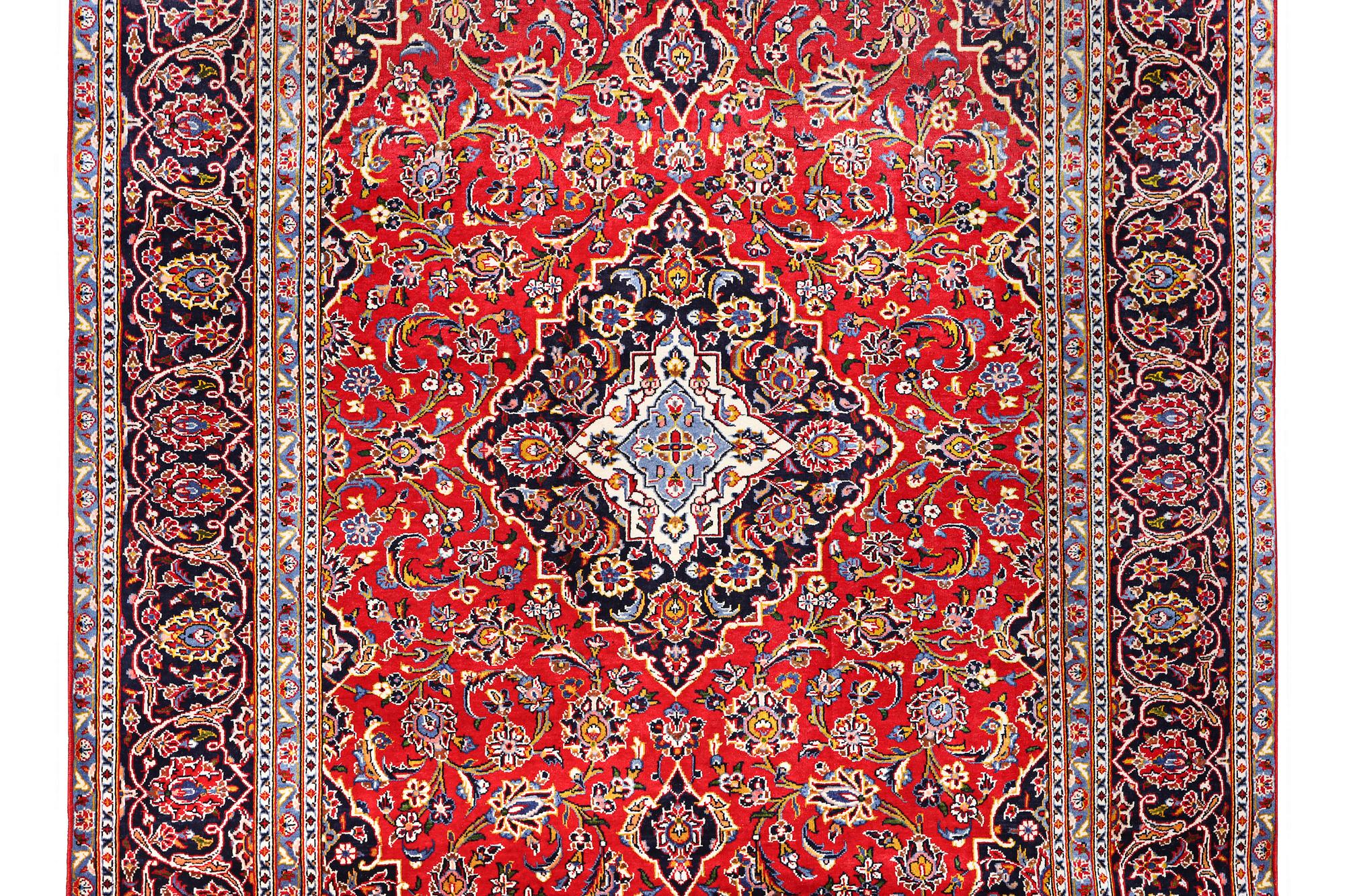 A Kashan carpet, c. 297 x 189 cm.