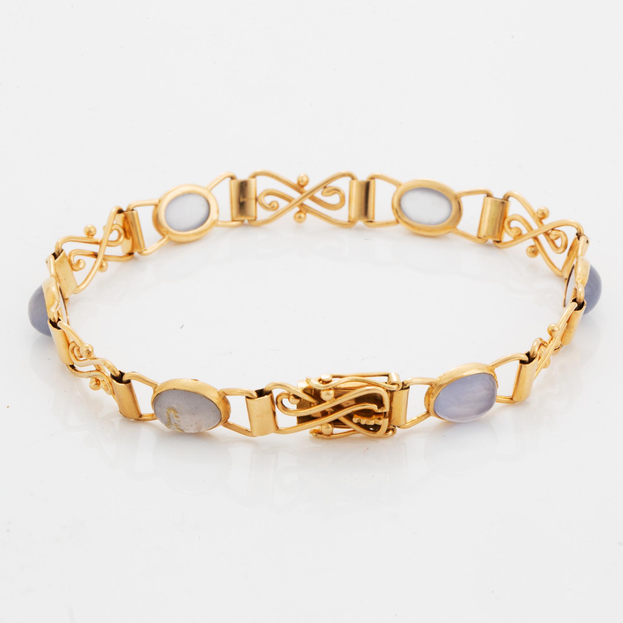 18K gold and cabochon-cut moonstone bracelet.