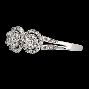 RING, 10K vitguld, briljantslipade diamanter tot ca 0.75 ct.