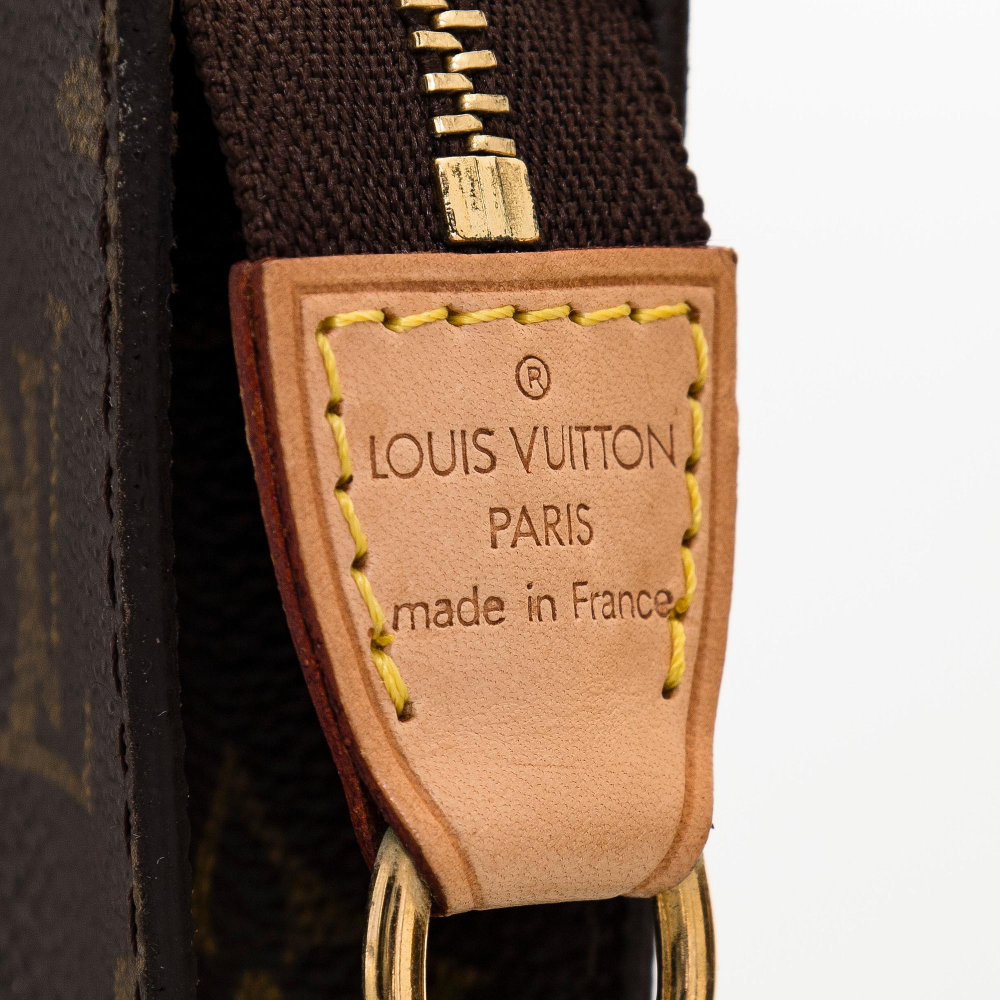 Louis Vuitton, a Monogram Canvas 'Bucket' bag with pochette.