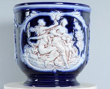 URNA PÅ PIEDESTAL, flintgods. 1900-tal.