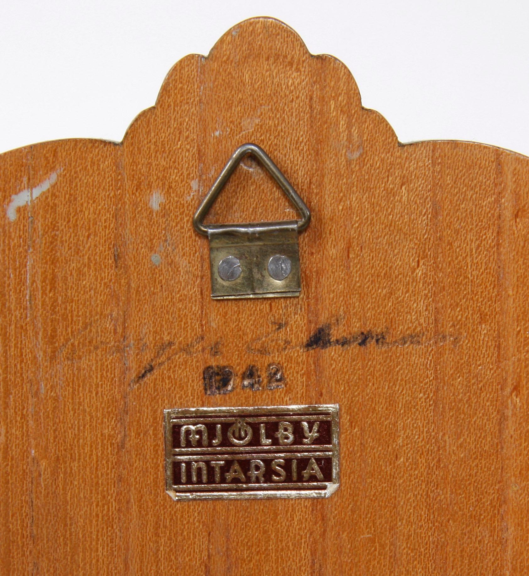 VÄGGLAMPETTER, ett par, Mjölby Intarsia, varav en etikettmärkt. Otydlig sign.