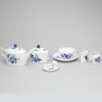 TESERVIS, 12 delar, "Blå blomst", Royal Copenhagen, Danmark.