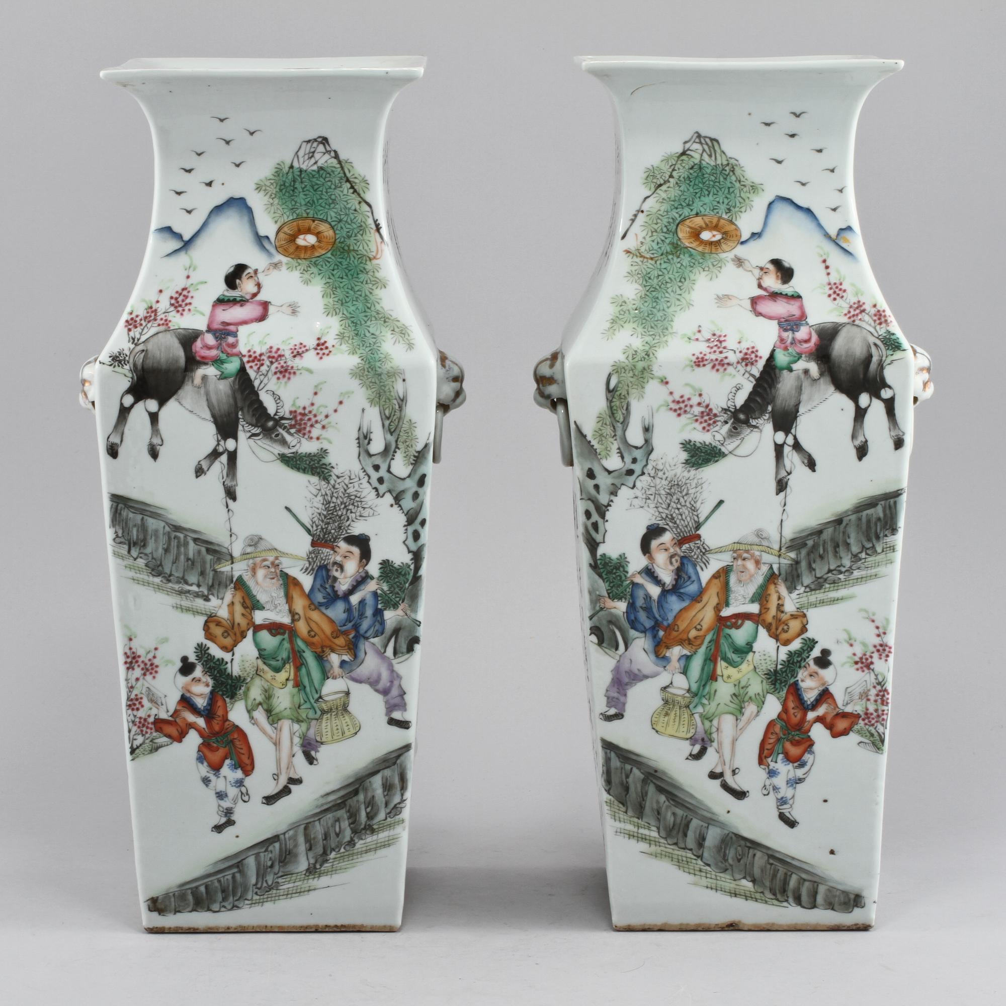 VASER, ett par, porslin, Kina, 1900-tal.