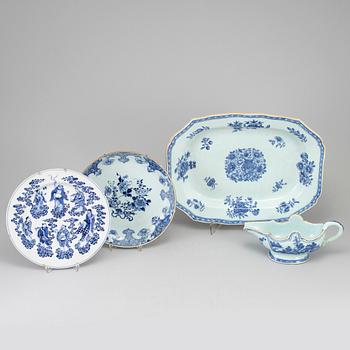 Three blue and white export porcelain service objects, Qing dynasty, Qianlong (1736-95) and a dish, late 19th century.