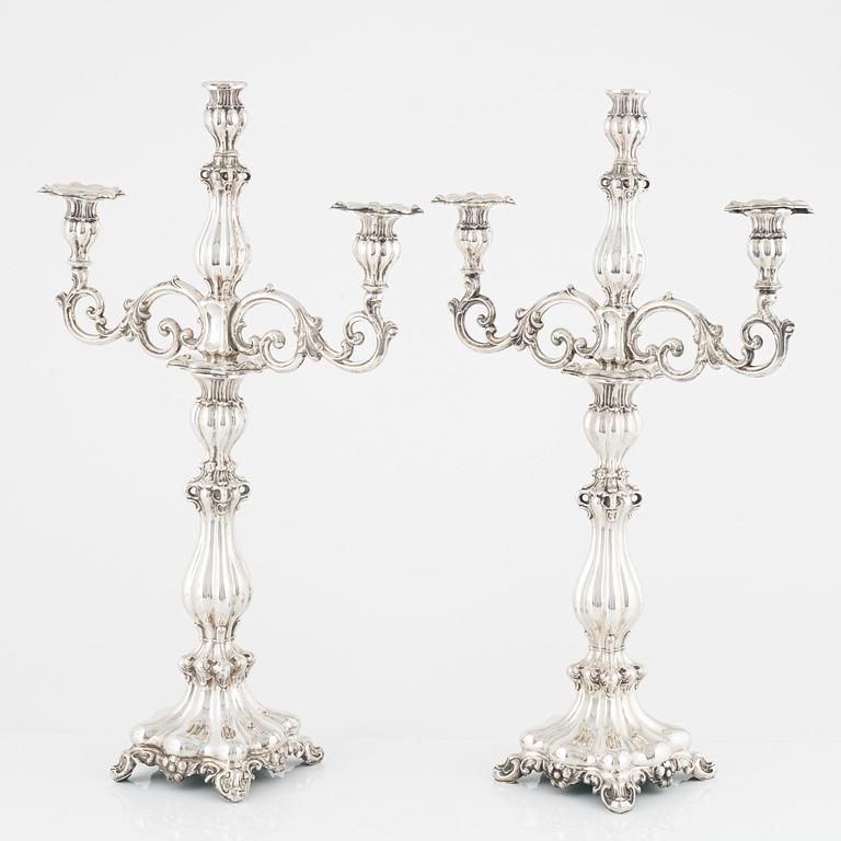 Kandelabrar/ljusstakar, ett par, silver, barockstil, troligen Polen, daterade 1855.