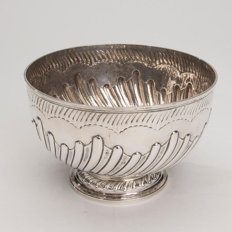 SKÅL, silver, Charles Stuart Harris, London 1899. Vikt 556 g.