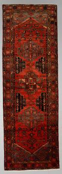 MATTA, Malayer, ca 335 x 111 cm.