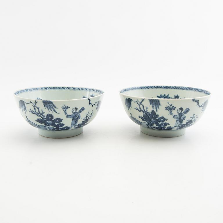 Bowls, a pair, porcelain, Qianlong (1736-95), Qing dynasty, China.
