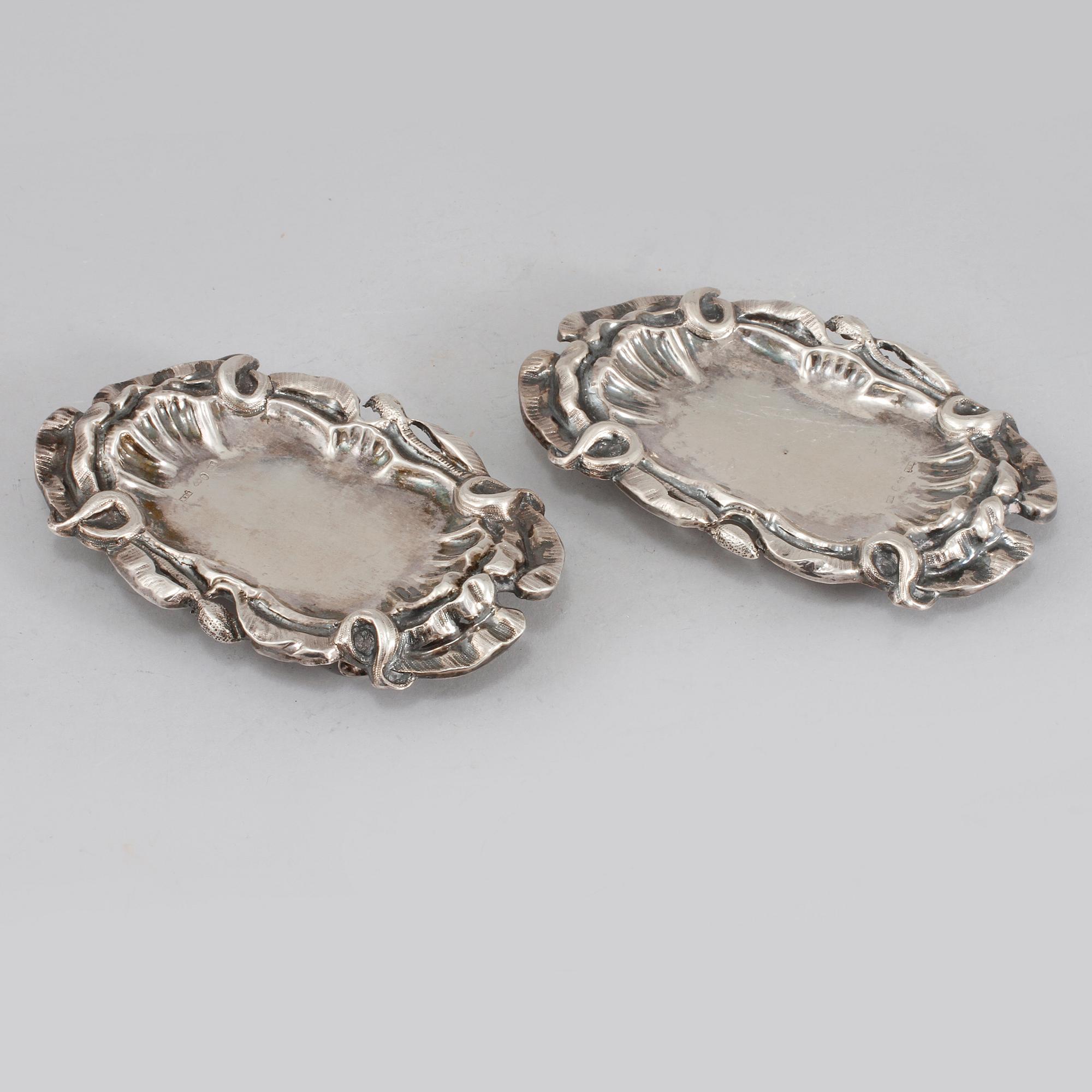 SALTKAR/MINDRE FAT, ett par, silver, Nils Johan Åström, Stockholm, 1866. Vikt 75 gram.