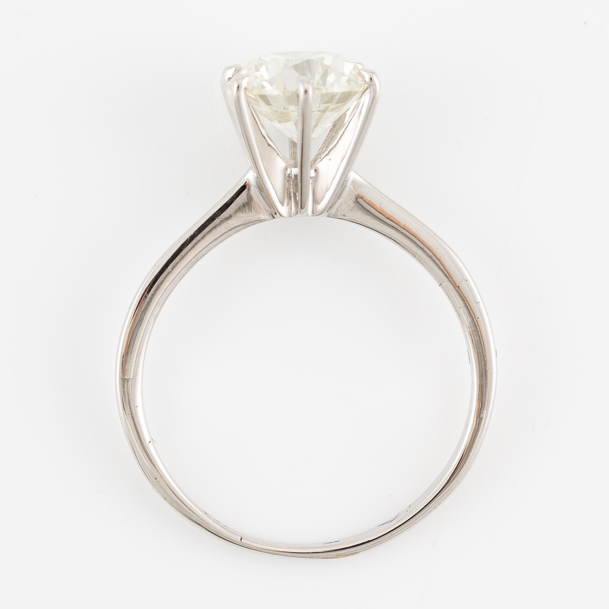 Ring 14K guld med en rund briljantslipad diamant.