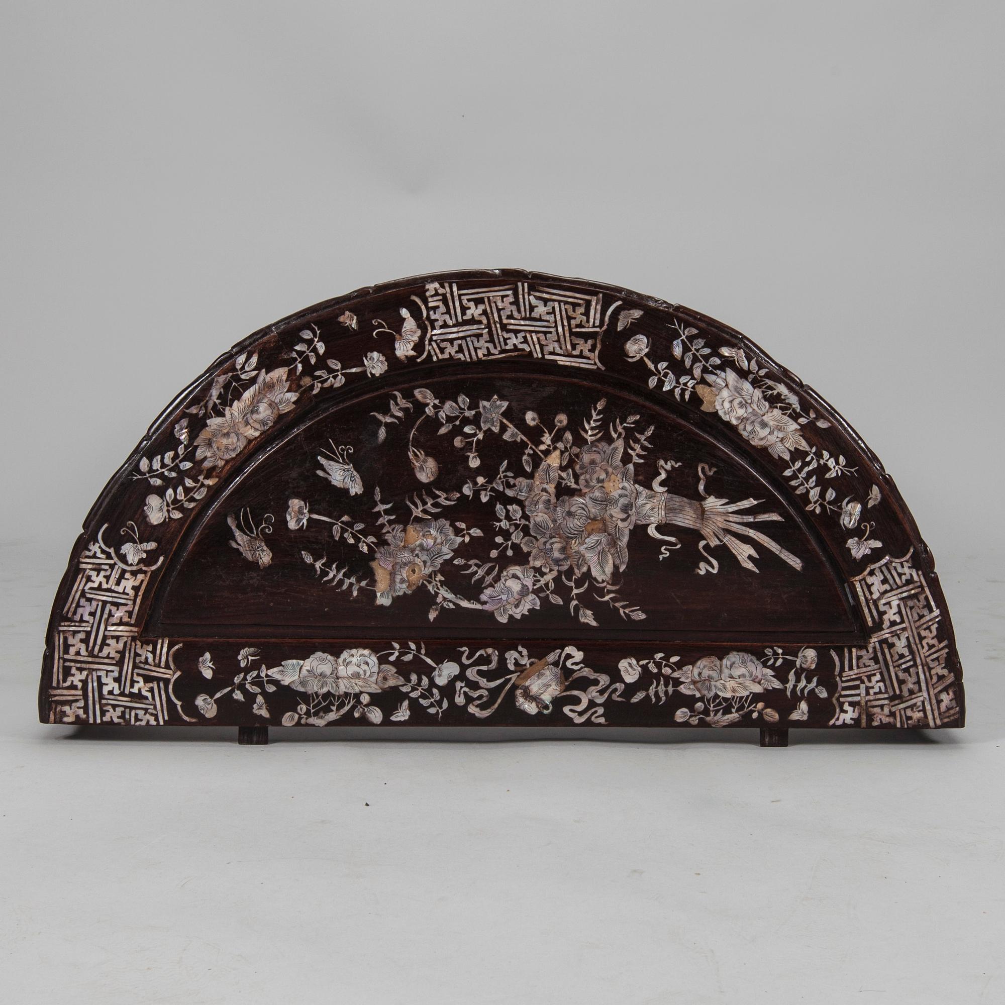 PÖYTÄ, itämainen, 1900-luku.