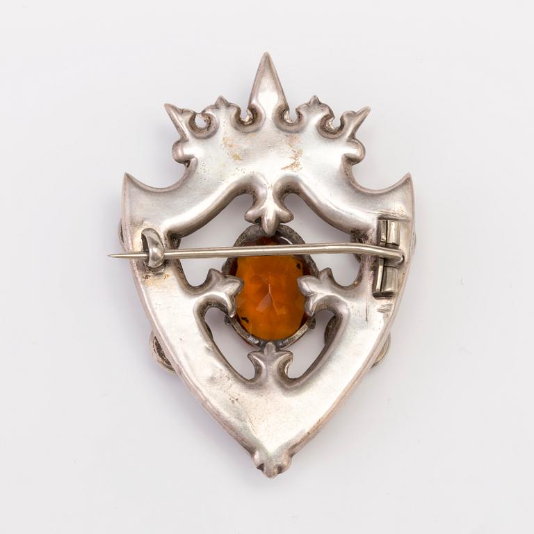 A SCOTTISH BROOCH set with paste.