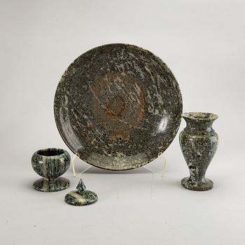 Skål, vas, burk med lock, 3 dlr, Kolmårds marmor, 1900-talets andra hälft.