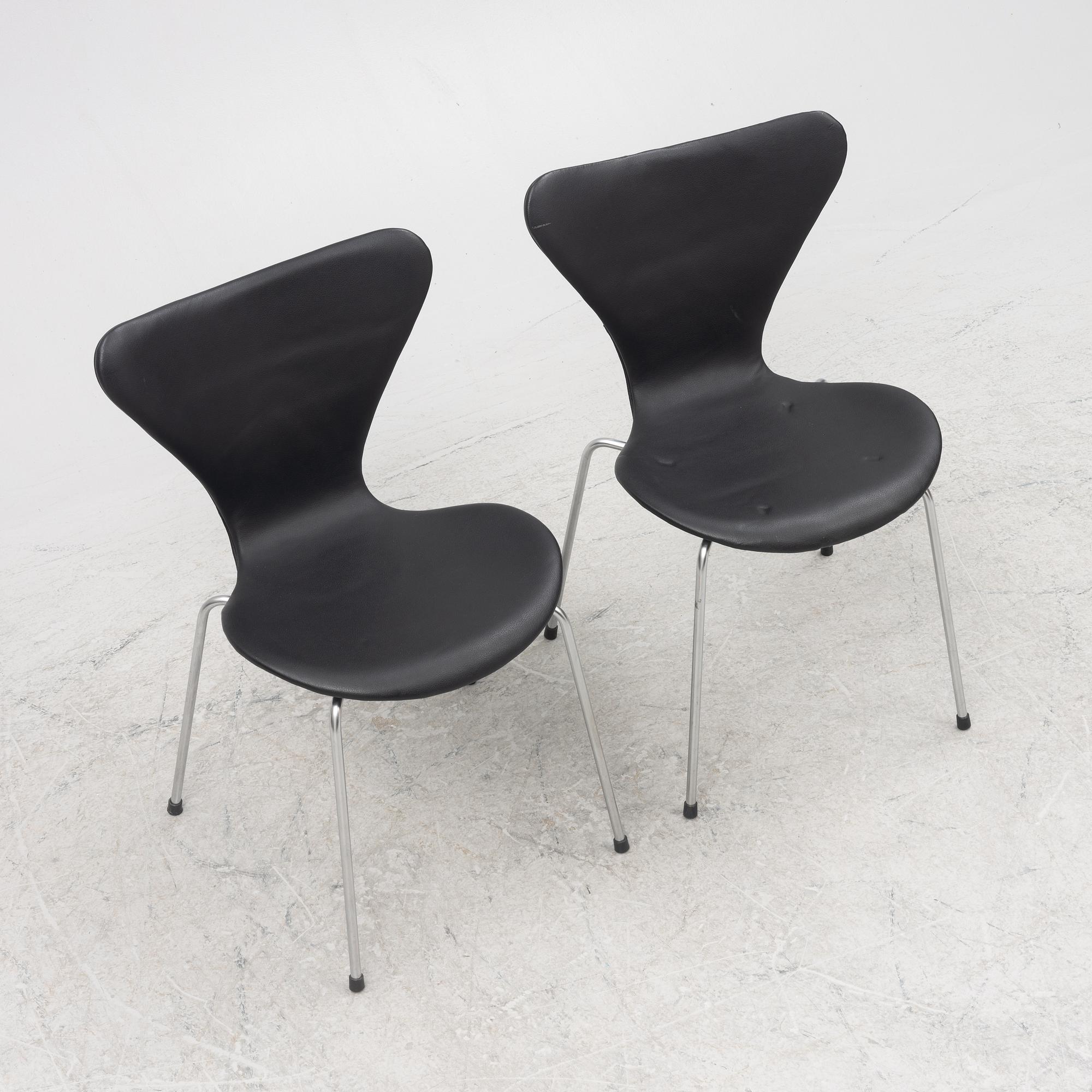 Arne Jacobsen, six 'Series 7' chairs, Fritz Hansen, Denmark, 1967 and later.