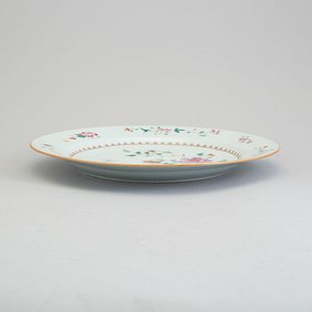 A famille rose export porcelain dish, Qing dynasty, Qianlong (1736-95).