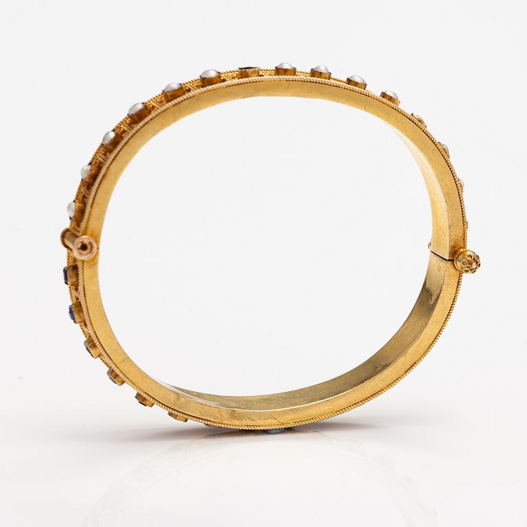 A ca. 22K gold bracelet with sapphires and pearls. Marchesini, Firenze Roma.