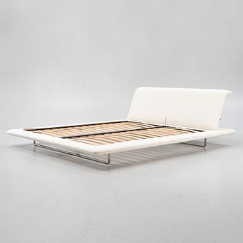 Naoto Fukasawa, sängbotten, "Siena Bed", B&B Italia, formgiven 2007.