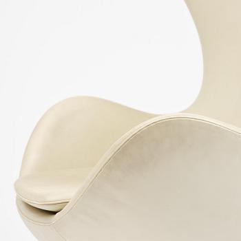 Arne Jacobsen, an "Egg" armchair, Fritz Hansen, Denmark, 2006.