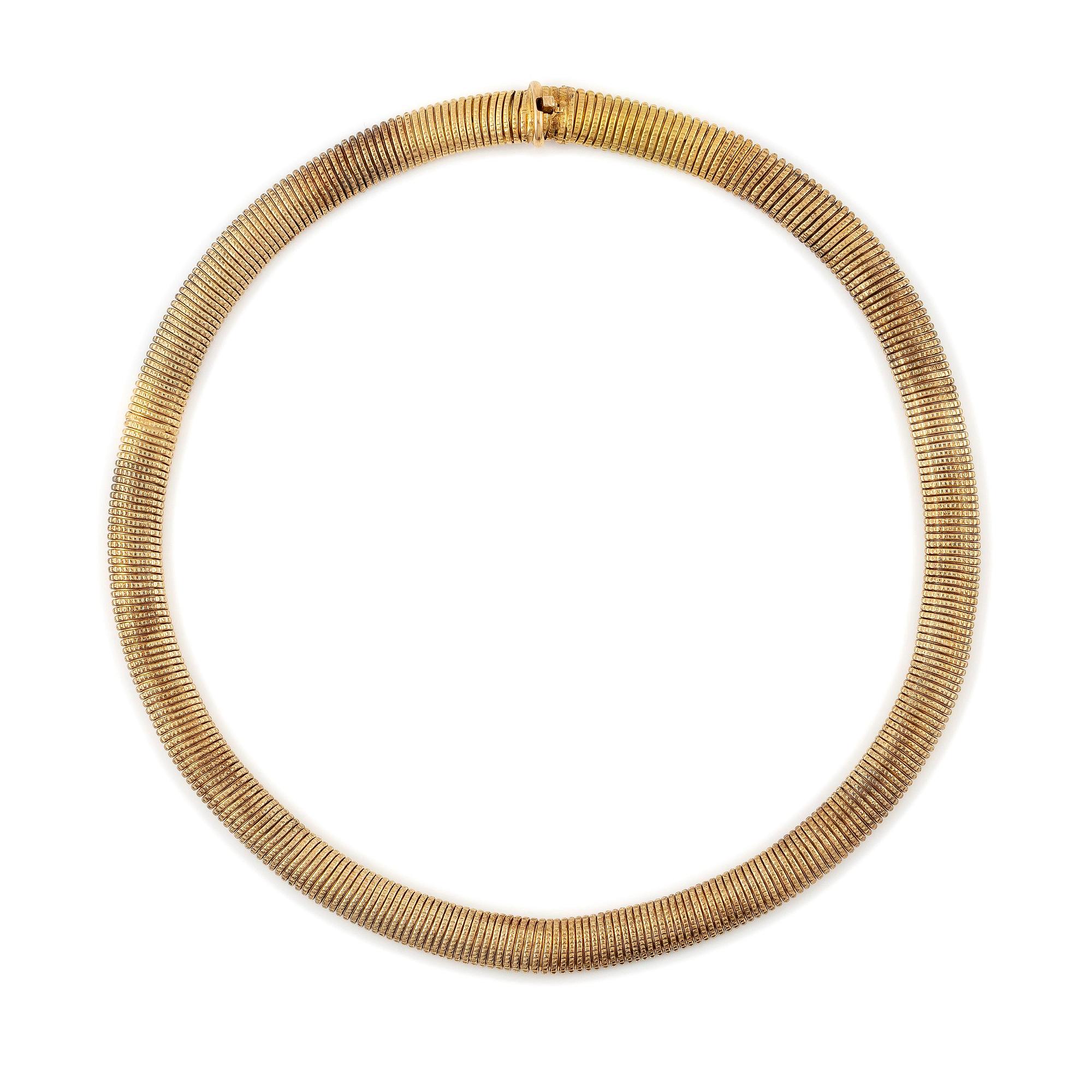 A necklace in 18K gold.